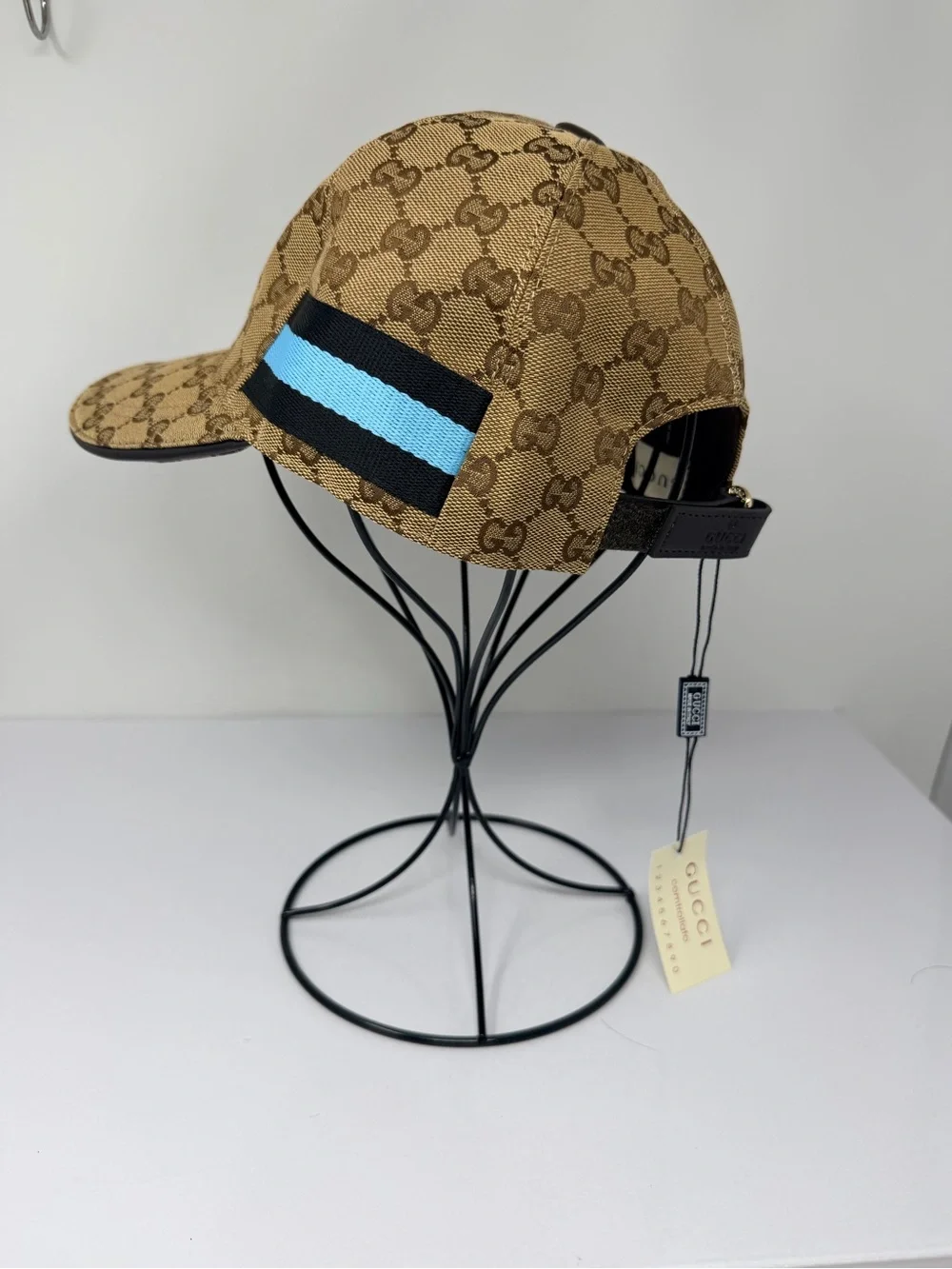 Gucci signature gg